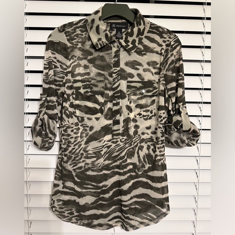 🛍️I-N-C half button shirt with roll up sleeve Size M